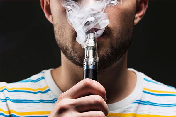 Leia mais sobre o artigo O que você precisa saber sobre os Vapes. Como eles funcionam e porque são tão perigosos pa a sua saúde bucal