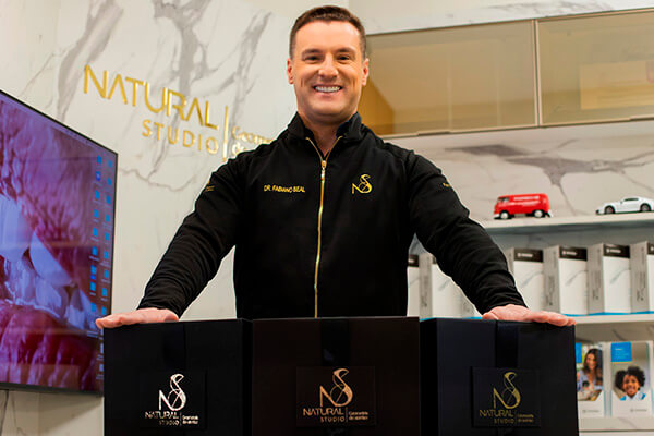 Leia mais sobre o artigo Quanto tempo leva o tratamento com Invisalign? Entenda o processo!